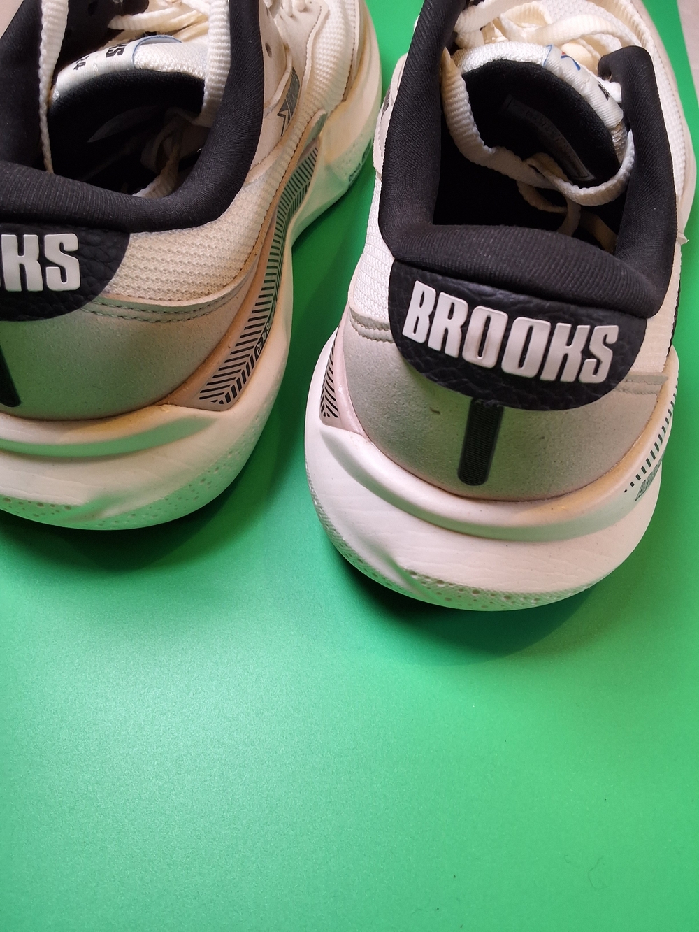 Brooks Adrenaline Gts White and Black Running Shoes
